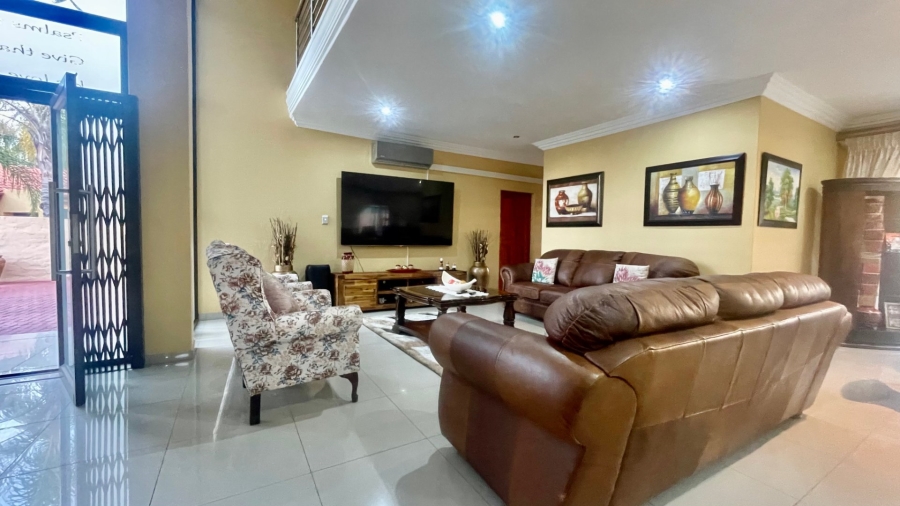 5 Bedroom Property for Sale in Melodie North West